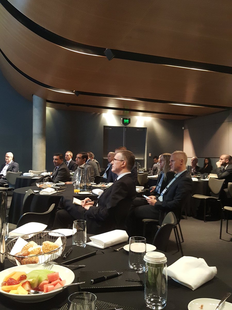 Colin James providing insights to being a transformational CIO @VMWAREAU @CIOStrategyAU  presence, authority, impact