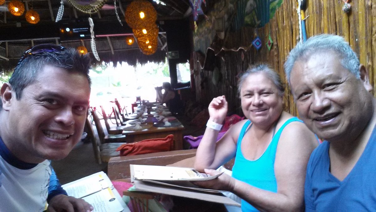 VanChiGon's tweet photo. A comer y echar un pulquito en @laperlapixan https://t.co/I8RQlnNpaC
