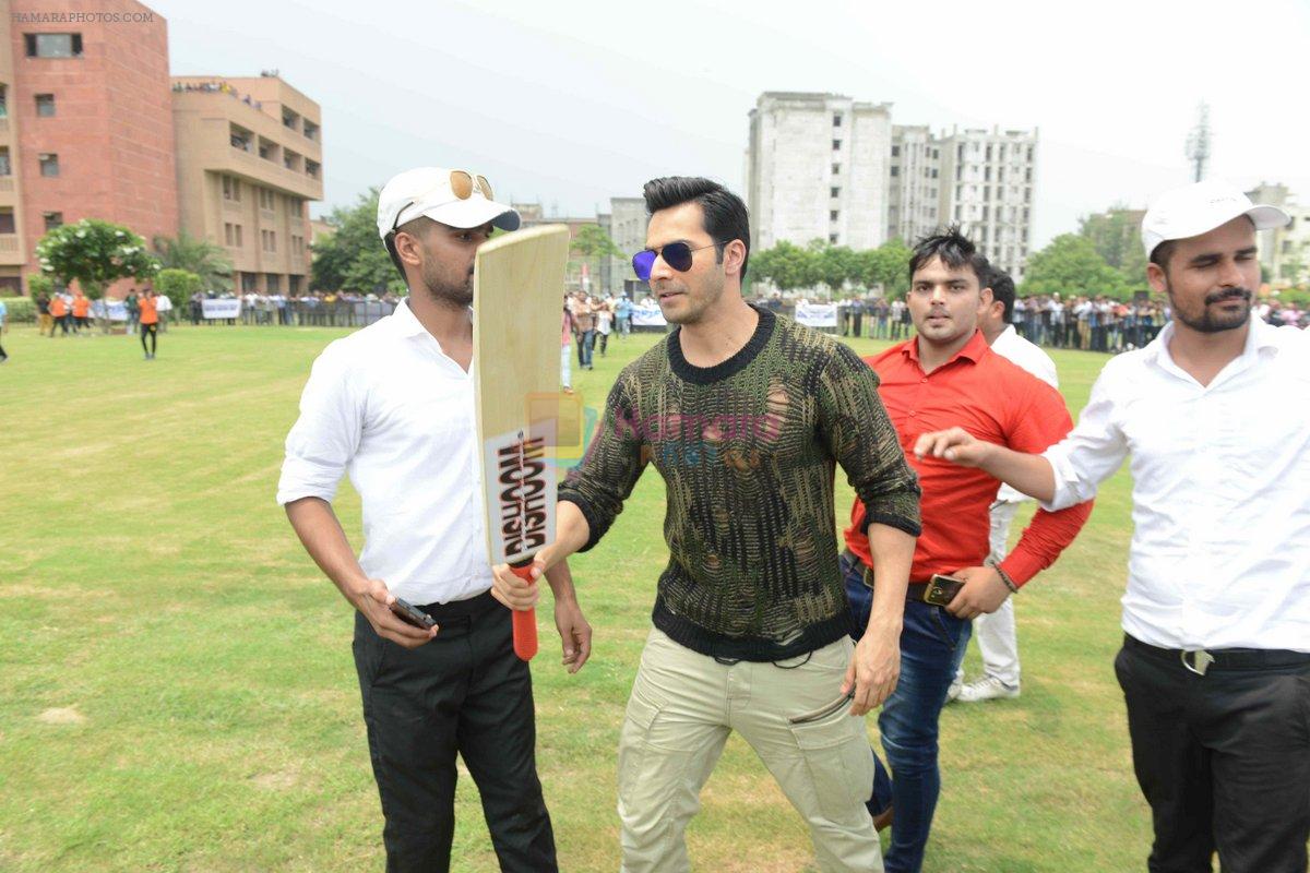 Varun_Kingdom's tweet photo. [HQ-PICS] Varun Dhawan promoting Dishoom in Delhi.

#3DaysToDishoom https://t.co/gz5ihs5b12