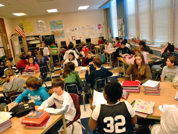 edutopia's tweet photo. A teacher's step-by-step guide to (almost) paperless literature circles: https://t.co/IaTflqUrdX. #engchat #ELA https://t.co/OynHI16NNO