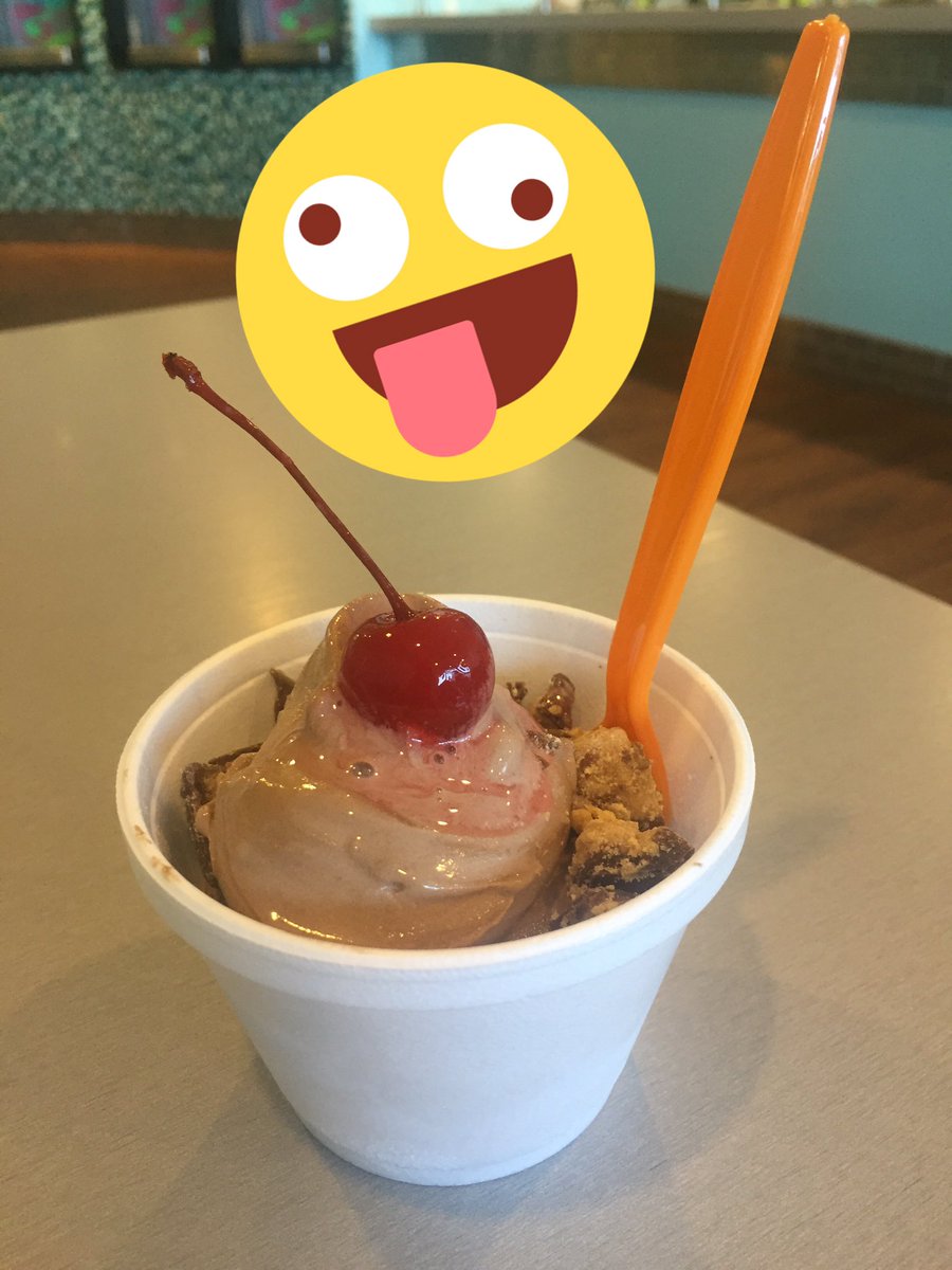 queenbeecream's tweet photo. Currently enjoying some homemade dark chocolate froyo with Reese's and a cherry on top😋❤️ #froyo #queenbeecreamery https://t.co/wfX3iCQV9C