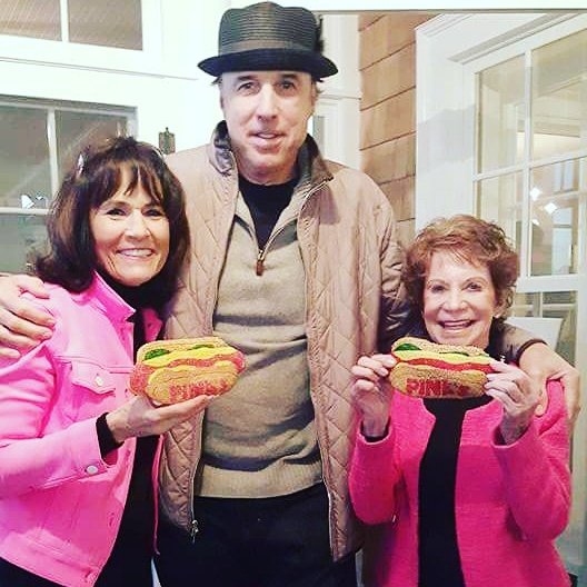 pinkshotdogs's tweet photo. Laugh it up on the last Monday of #NationalHotDogMonth with @kevin_nealon! #CelebrityOfTheDay  #PinksLadies https://t.co/F4yMsIHRGt