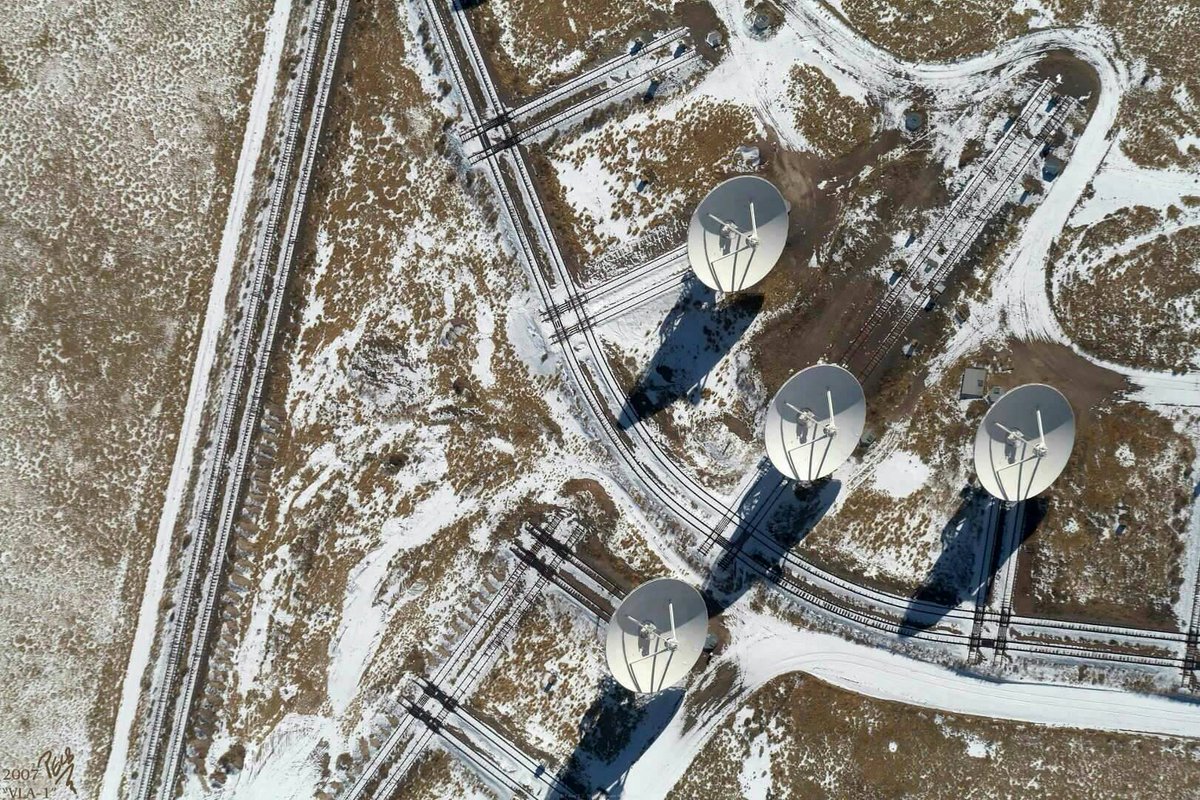 AdLibitur2012's tweet photo. "VLA-1" PHOTOGRAPHY, DIGITAL ART via @ArtLoupe. #LANDSCAPE #REALISM #AERIAL #WINTER #DESERT #TECHNOLOGY #PHOTOGRA... https://t.co/m3f1r7Ij3k