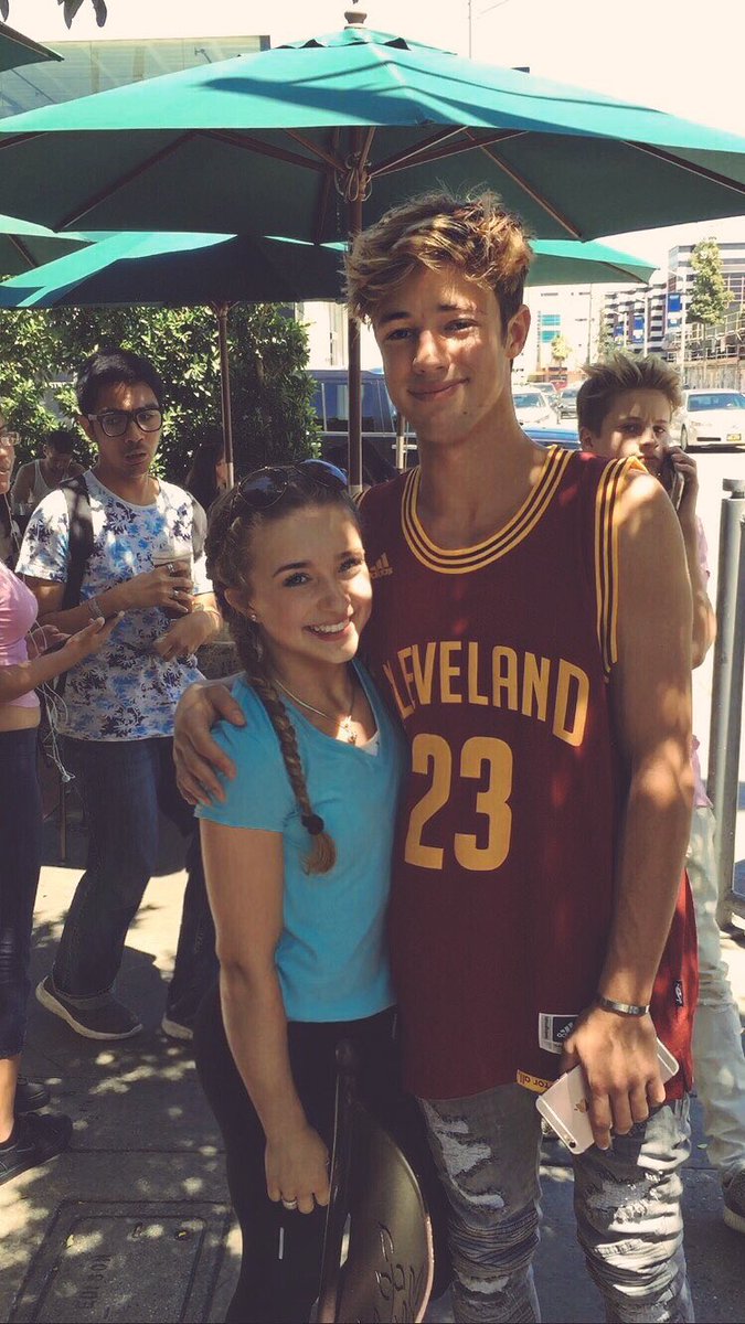 updates4dallas's tweet image. #PHOTOS of Cameron Dallas with fans today