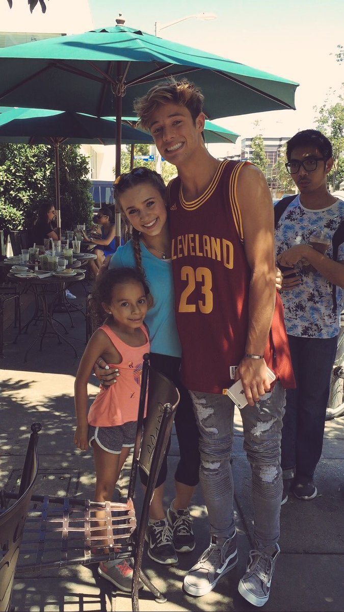 updates4dallas's tweet image. #PHOTOS of Cameron Dallas with fans today