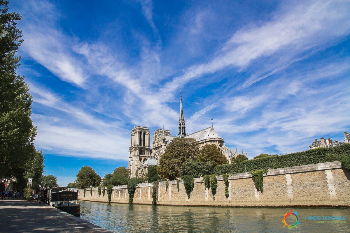 travelwecan's tweet photo. Oggi vi porto a #Parigi, venite con me? In Agosto si visita benissimo. https://t.co/YYQqZggayA