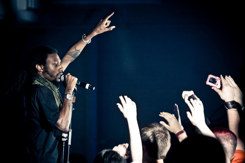 Rapzilla's tweet image. Rappers are influencing how young Christians see race bit.ly/2afakBL