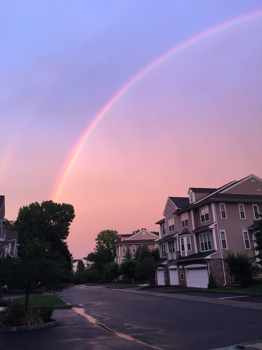 PowderKeg33's tweet image. Rare double full arc rainbow over Danbury right now ... very cool!! #ctweather #wxedge @gilsimmons @NinjaWeatherman