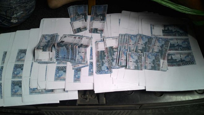 DivHumas_Polri's tweet photo. Mitra Humas Polresta Manado Berhasil Mengamankan Sindikat Pengedar Uang Palsu https://t.co/jLlqS3MWrg https://t.co/YcjjMMYnMe