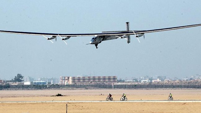 Cooperativa's tweet photo. Avión "solar" completó la vuelta al mundo https://t.co/ykSflu2MiY https://t.co/YgXhexGrLJ