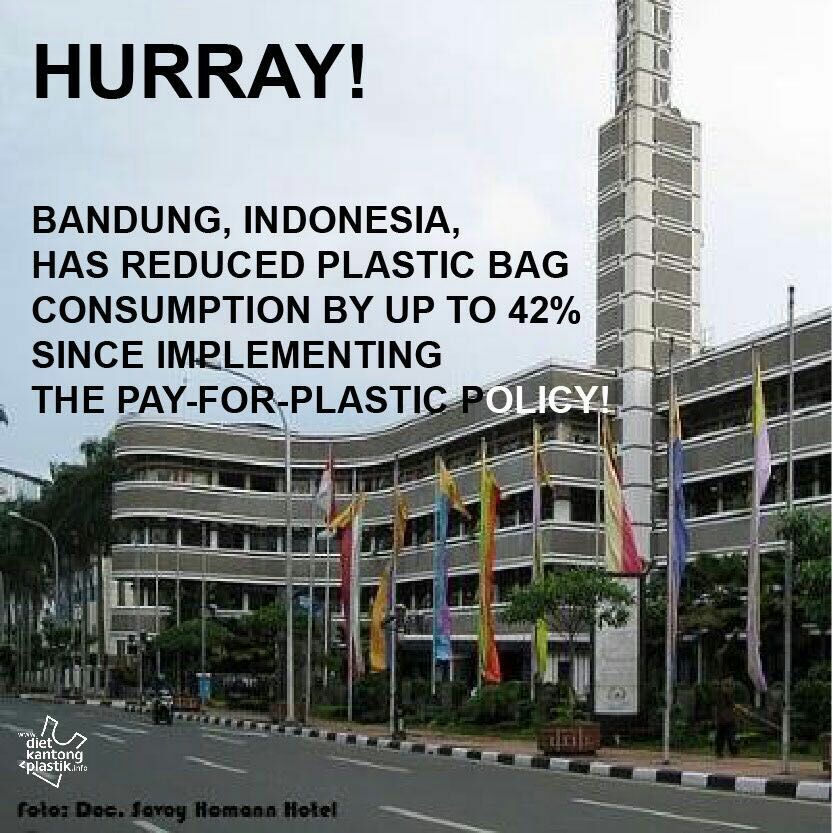 plasticdietid's tweet photo. Yeayyy! Congratulations, Bandung has reduced plastic bag consumption by up to 42%. Let's support #pay4plastic https://t.co/Bqm8ZmvDtJ