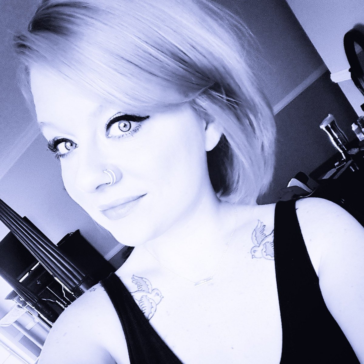 MaryMoon007's tweet photo. I don't look like this in real life. 😭 💜😷 #selfieoftheday #crohns #maryquitecontrary #blogger #youresovain https://t.co/G1OtsZjT8V