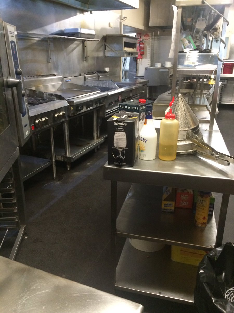 InfiniteDrkside's tweet photo. My #Tuesday is better than yours #OvenDied #MessyAF #DeanTheOvenMan https://t.co/HDM0q9njeK