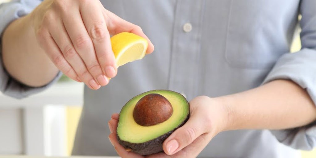 Save leftover avocado for longer by sprinkling the surface with lemon juice to prevent browning. #AvocadoFacts #FYI