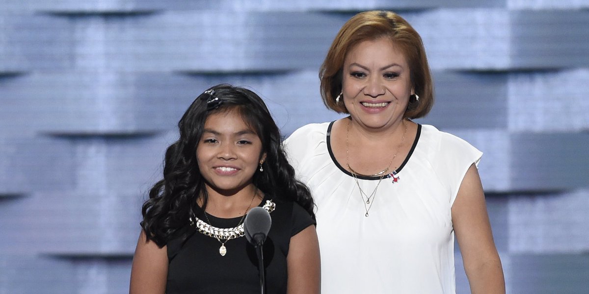 HuffPost's tweet photo. Watch a little girl bring everyone together at #DemsInPhilly https://t.co/QqhA9NgtFG https://t.co/DCPq4Fvalb