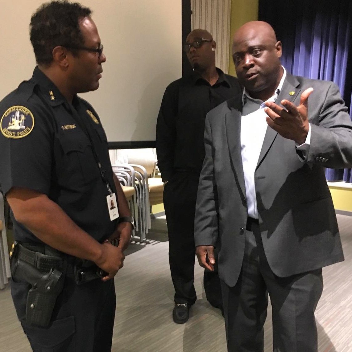 DNorthcross_OK's tweet image. With Commander Bettison in Detroit. #OKProgram #OKinDetroit