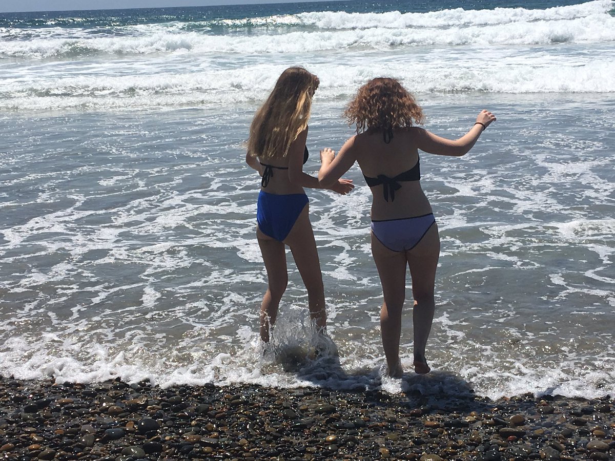 cunninglol's tweet photo. Beach vacation w aubs 💗💗 https://t.co/DEinQb3lgI