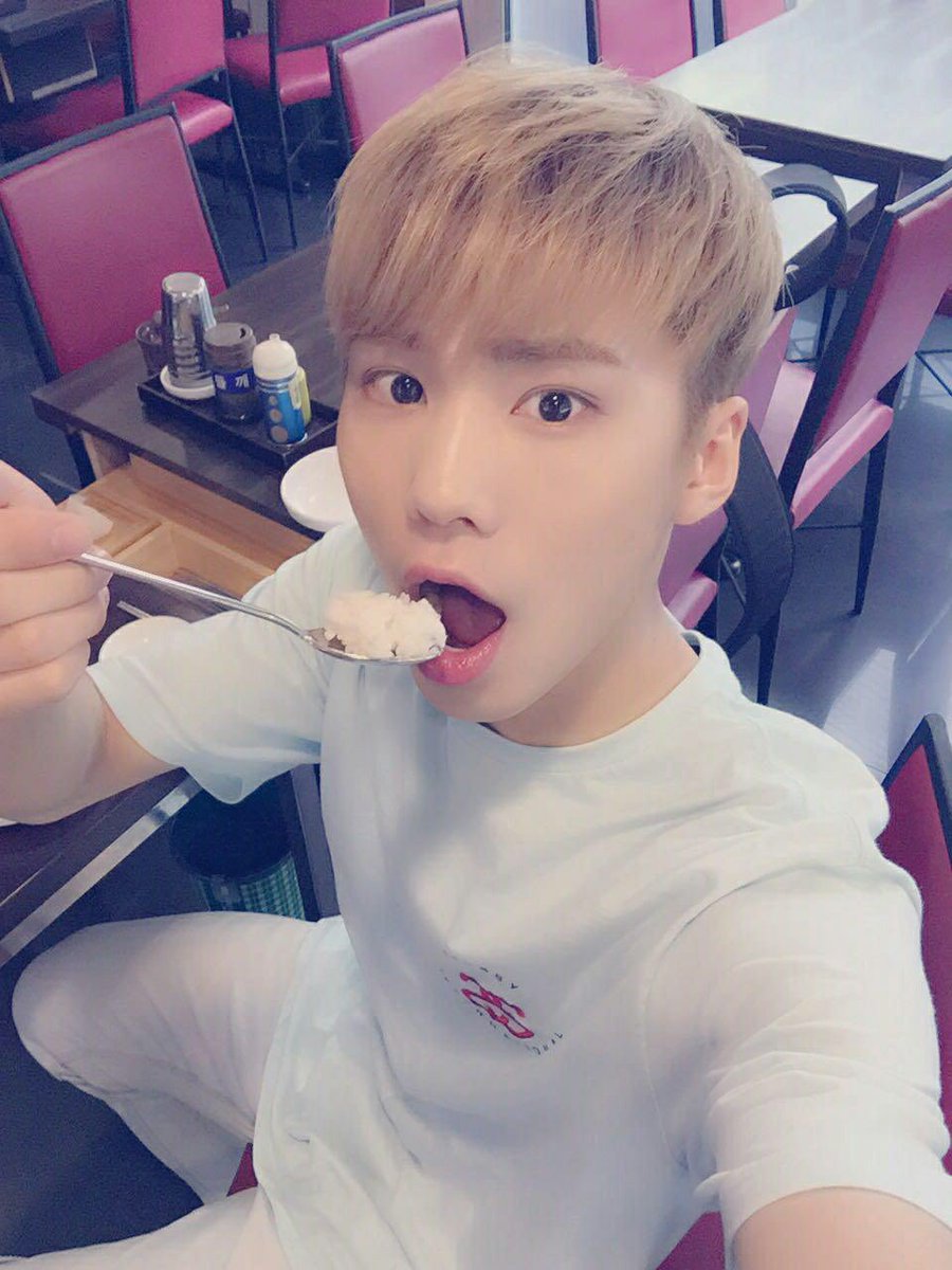 다들~ #점심 드셔야죠?
맛있는 밥 먹구 오늘 하루도 힘차게!ㅎㅎ
같이 화이팅 해요^^
#아스트로 #숨가빠 #라키 #아로하 #ASTRO