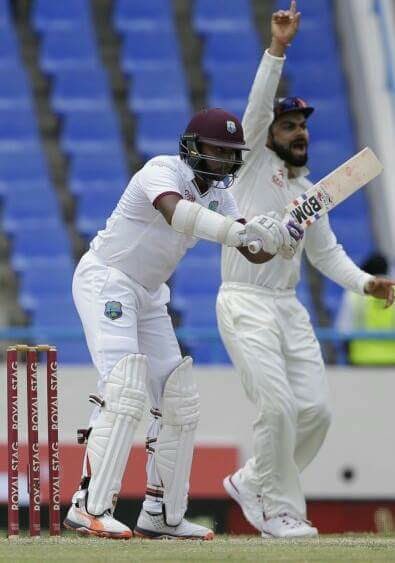 AdityaBDM's tweet photo. Battling or batting....... Both needs patience !!!! https://t.co/yXSnvpikCZ
