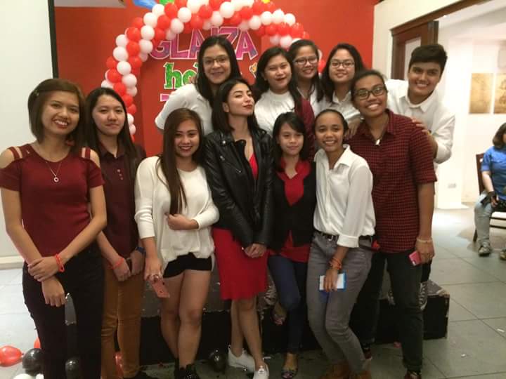 LovingAQueenBee's tweet photo. @Gbabyholics I miss you guys! Just so happy that the love and friendship keeps burn'n after a year. Love ya' all! https://t.co/0wjkFAAVNE