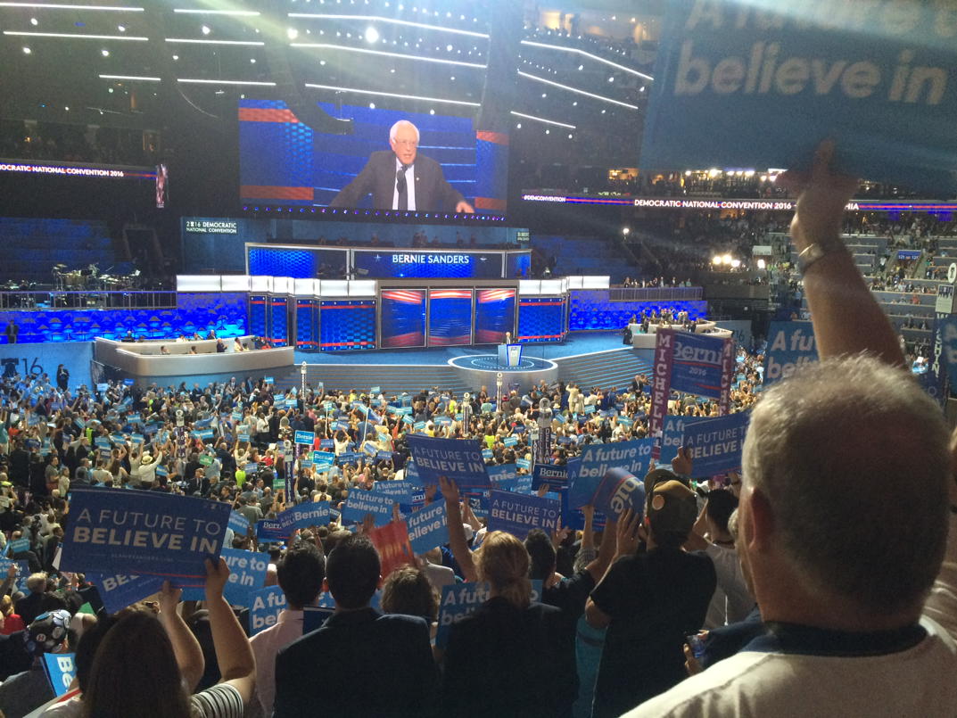 Alba_at_work's tweet photo. #Bernie #Sanders gets minutes-long ovation as he hits the stage of #DemConvention in Philly #FeeltheBern @Ruptly https://t.co/qNG4cVTdUy