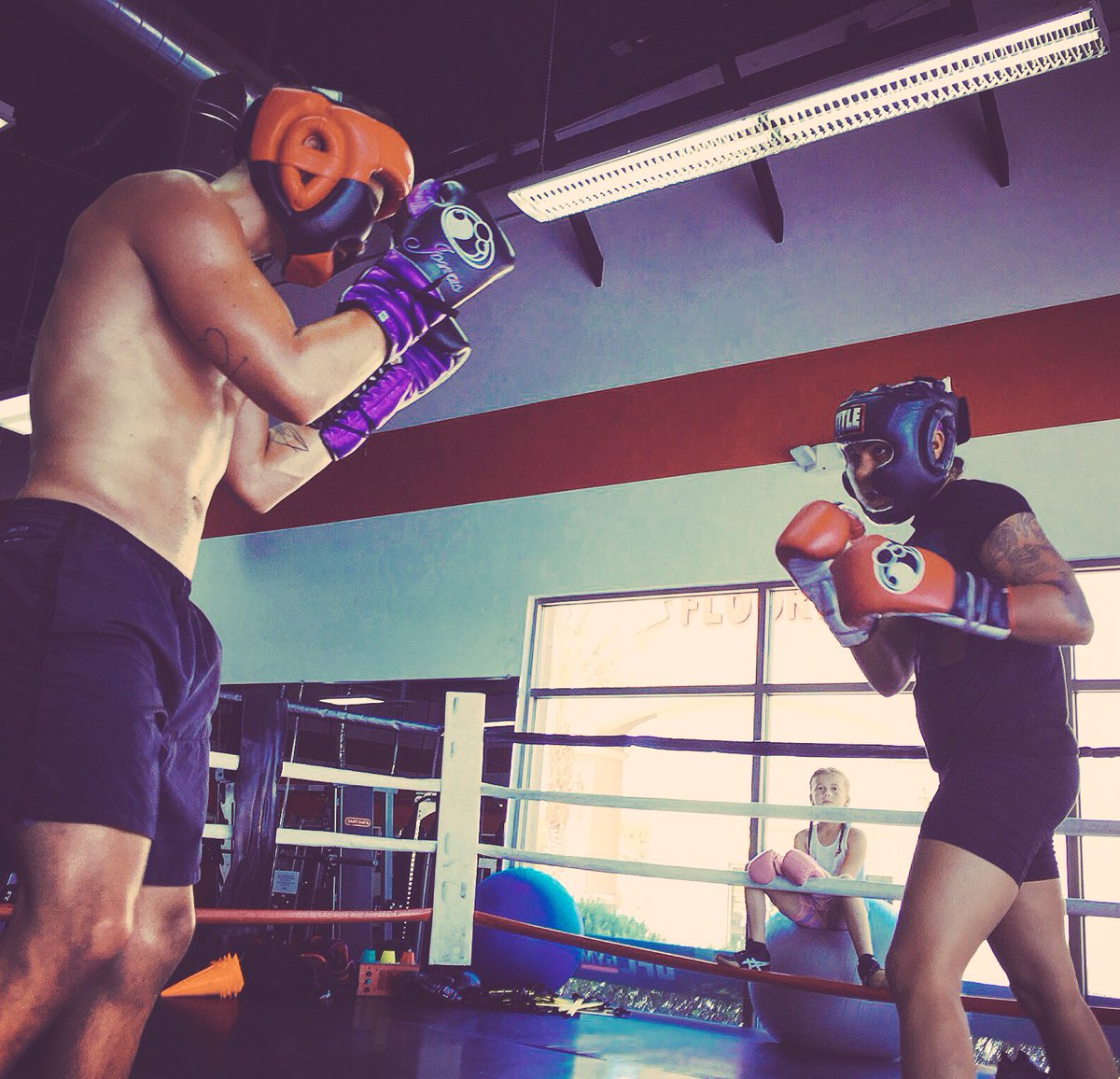 A_V_A_Knight's tweet photo. Sparring with @joejonas w/ my young fighter Amanda watching. 👊🏽👊🏽  @JayGlazer #TeamUnbreakable https://t.co/acA9rr1FlC