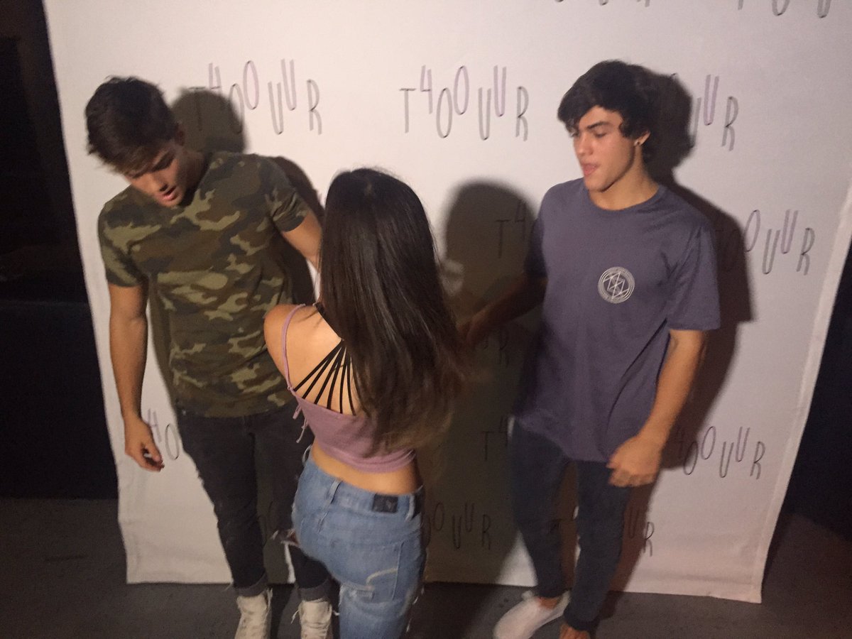 kmgdancer101's tweet photo. @EthanDolan I miss you and @GraysonDolan 💜 #4outoronto worth the 6 and a half hour drive 😚 https://t.co/F9ZSS9qObs