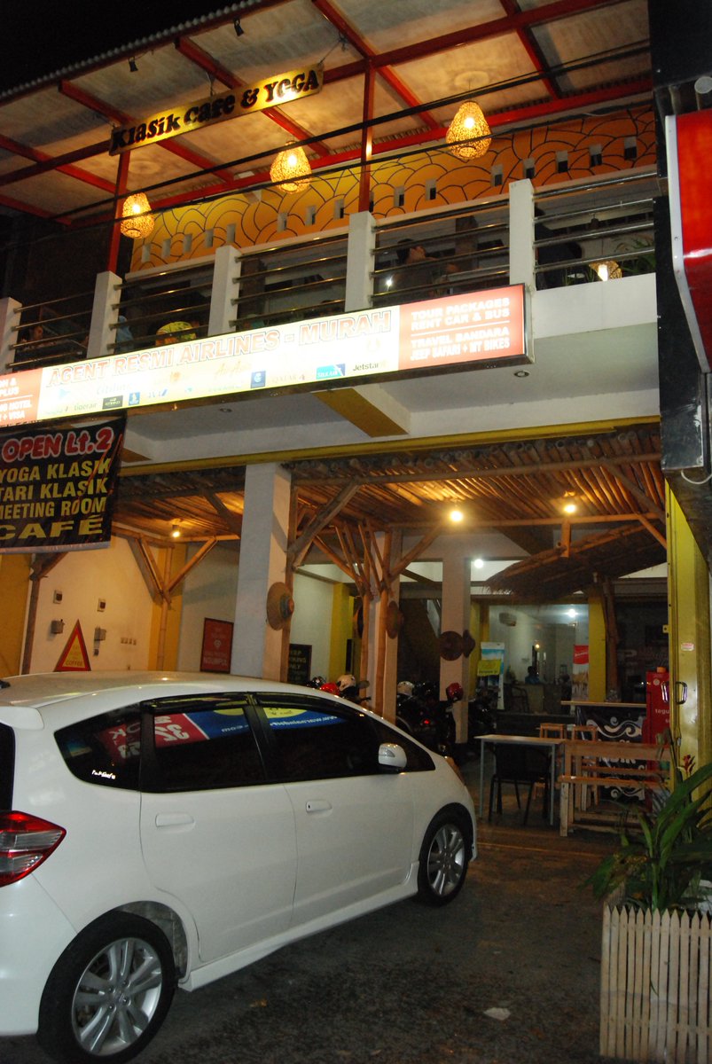 klasikcafe59's tweet photo. NIkmati suasan romantis dengan balutan klasik dan nikmati View terbaik Gunung Argopuro di "OPEN SKY TERRACE" kami. https://t.co/FSMKdCfqIc