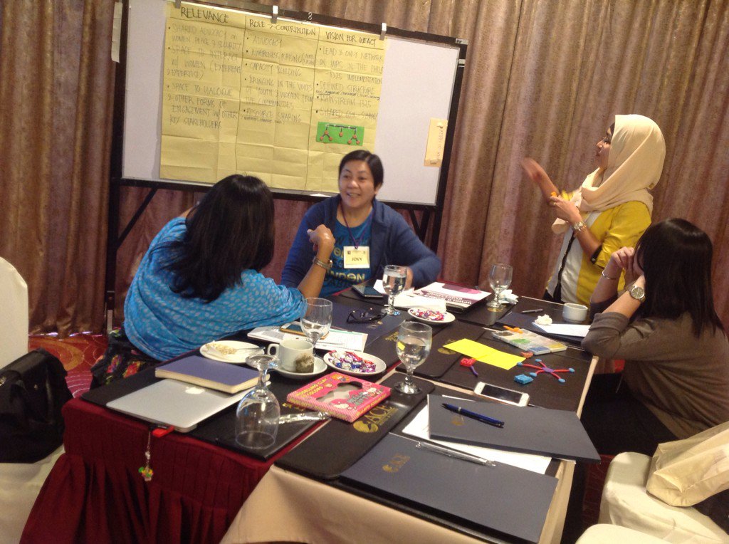 WeAct1325's tweet photo. group of Bev,Joe,Jovy&amp;Memen getting ready to report sharings on first activity of members mtg #womenpeacesecurity https://t.co/M7FdB4rt6i