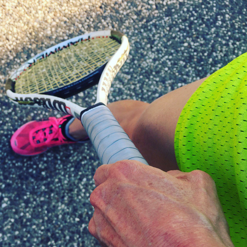 Stephanie_Artis's tweet image. Tried to harness my inner @serenawilliams tonight! #learningtoplay #secondlesson