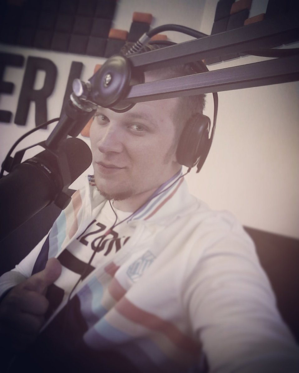 RianStrydom's tweet photo. Living my dream each and every day #rianstrydom #radio #radiopresenter #SouthAfrican #Afrikaans https://t.co/8Rfox3cxvY