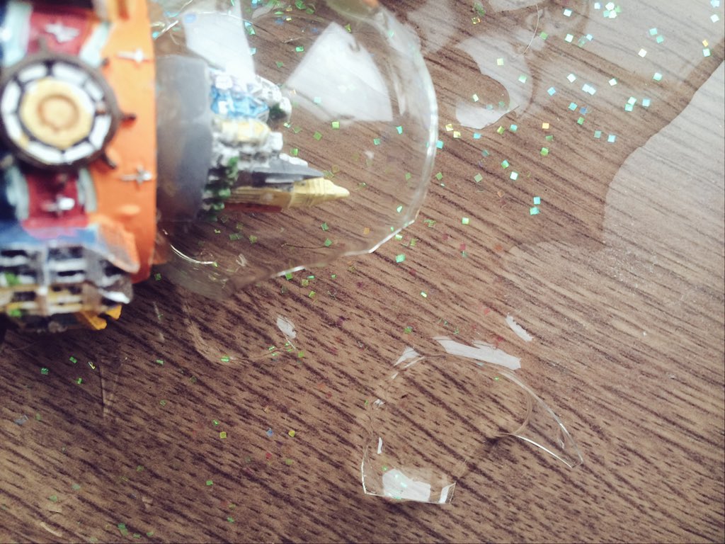 神曲 / Brian the sun #nowplaying 今日スノードーム割れちゃった 割れ