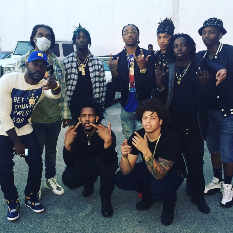 housewivespage's tweet photo. @cello_2ff #PULLUPBOYZ on set with Migos #working https://t.co/64lS8J5PEw