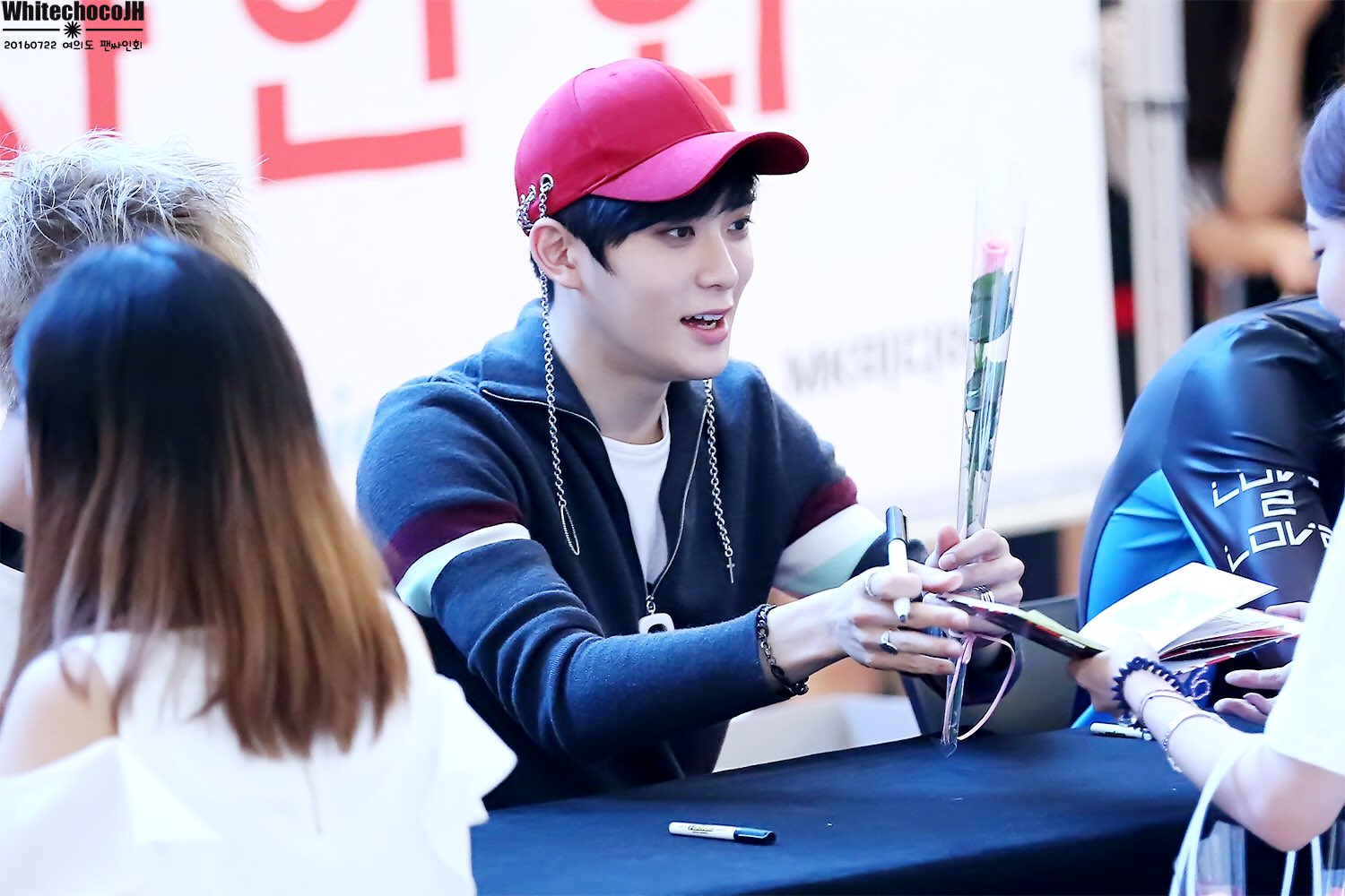 CoRAL-qUIAAzF10.jpg:orig