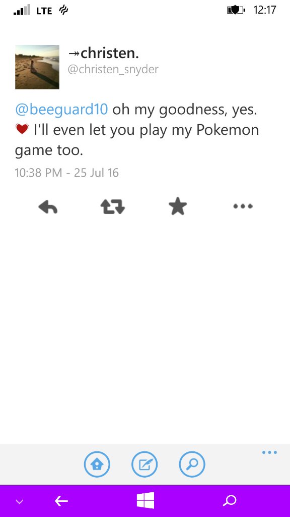 beeguard27's tweet photo. When bae knows the quickest way to your heart #TeamWindowsPhone 😂❤👌 https://t.co/JJI1T4GCAB