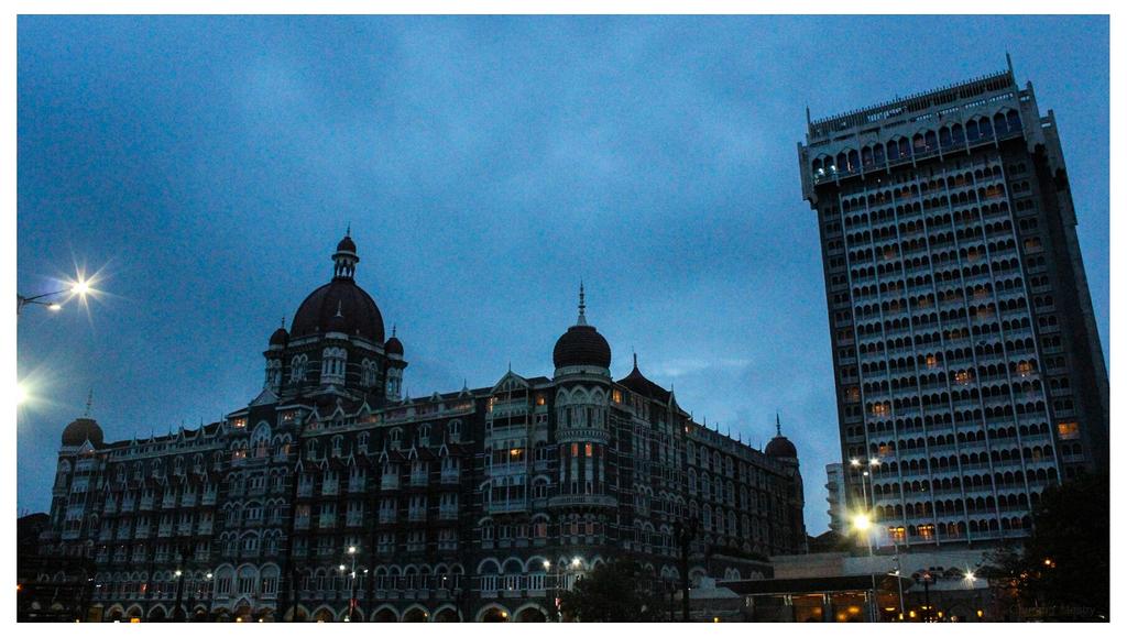 Gaurang321's tweet photo. @radiusdeveloper Blue Sky Over Taj ! #GetWetGo #MonsoonMoment https://t.co/ZzfLAvbnqe