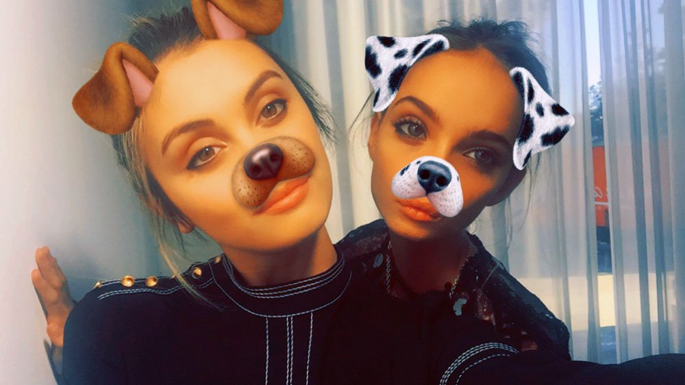 ELLEaus's tweet photo. The grown-ups' guide to #Snapchat (by @Sarah3llen, @Inka_Williams and @ShelbyHamilton): https://t.co/7a1l5hH2xm https://t.co/zhRa3OA65u