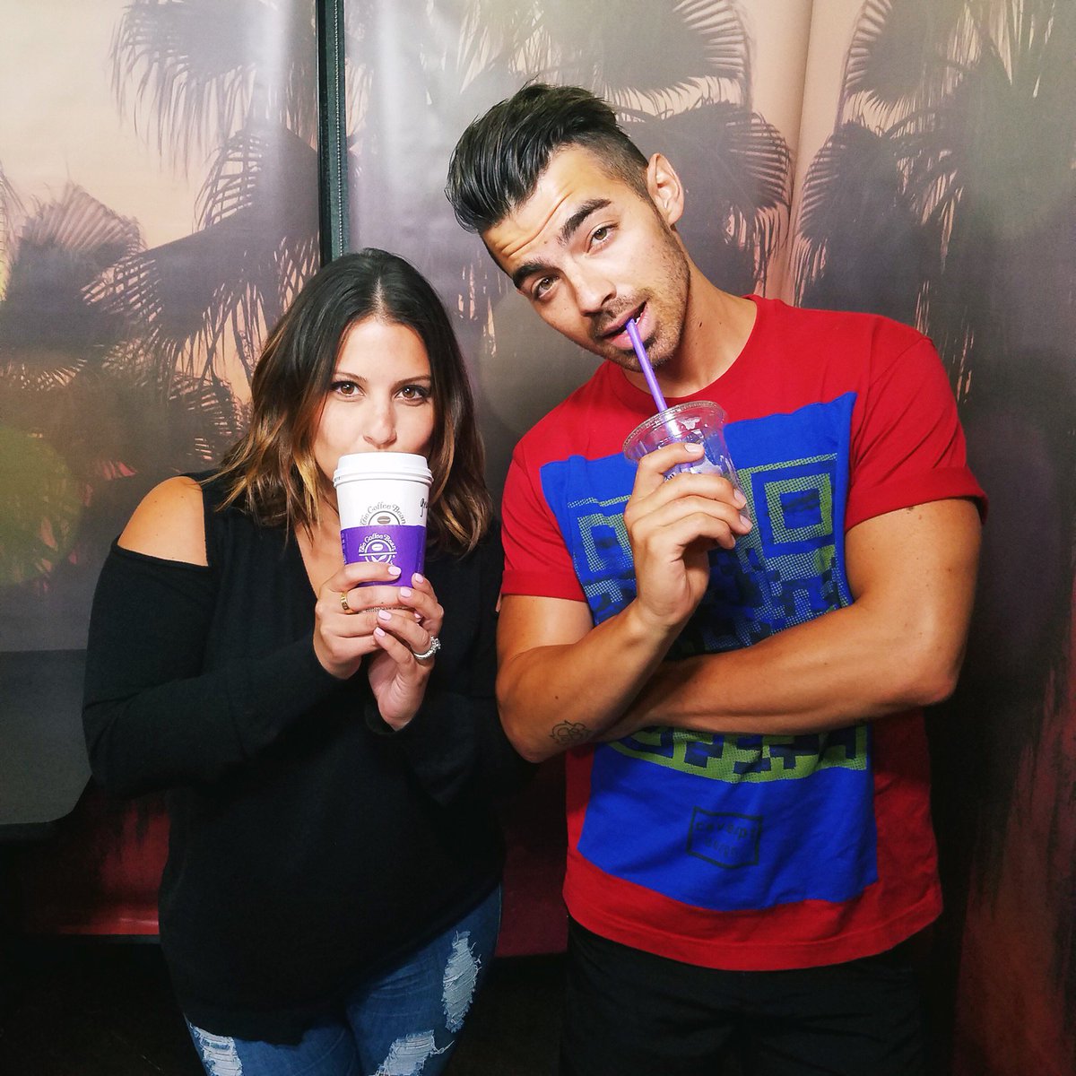 TheCoffeeBean's tweet photo. Great to see @JoeJonas @Sisanie @OnAirWithRyan! So excited for our @DNCE #SecretShow! https://t.co/VuVBRtXR27 https://t.co/41MovHgO5x