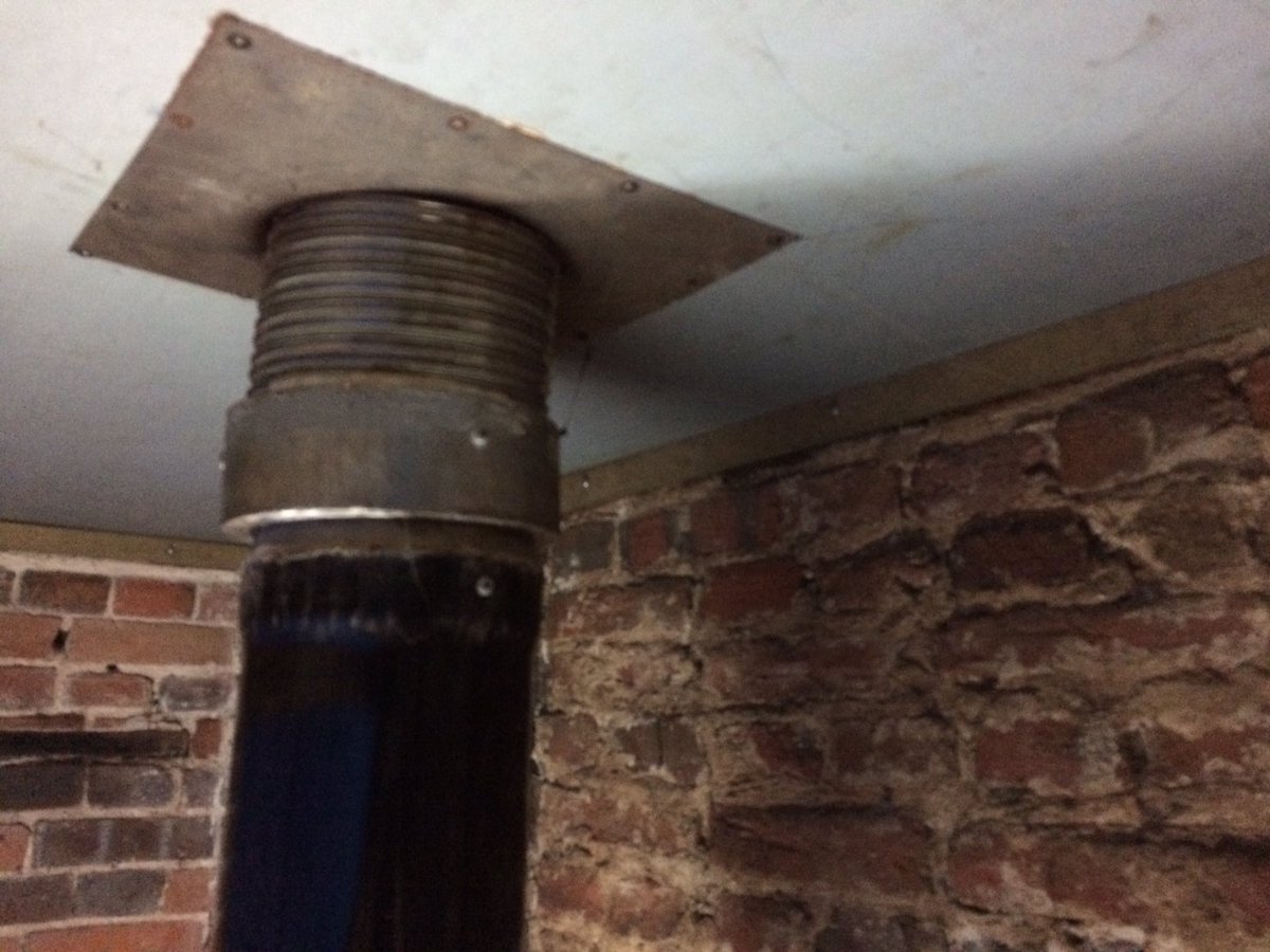 Mkchimneysweeps's tweet photo. Ripped out one of the worse installs I've come across yesterday , there is some dangerous people out there😱😱 https://t.co/EyUF63bARO