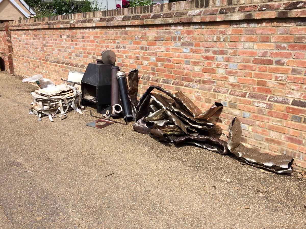 Mkchimneysweeps's tweet photo. Ripped out one of the worse installs I've come across yesterday , there is some dangerous people out there😱😱 https://t.co/EyUF63bARO