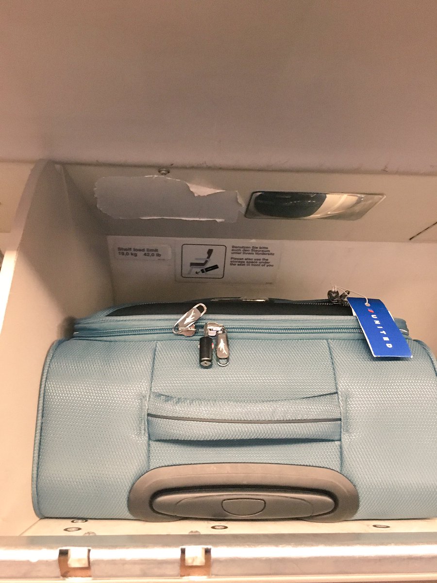 PMYRS's tweet photo. @lufthansa 1cm of pocket air was too much to allow it as carry one? Do you see the space left in an A320-200?? https://t.co/OyGF7qNFCP