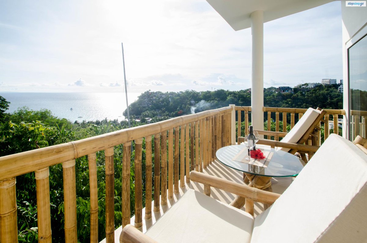 StopSleepGo's tweet image. A panoramic view of #Boracay is yours when you stay in this lovely #DiniwidBeach apartment: ow.ly/gh1N302zF4N