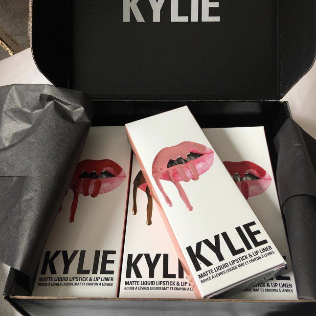 iMakeupComa's tweet photo. RT to win a 6 set 👄Kylie lipkit 💅🏻bundle from #Makeupcoma
{ https://t.co/KfglsZ2Yjz orders get additional chances} https://t.co/E4vXCslPuA