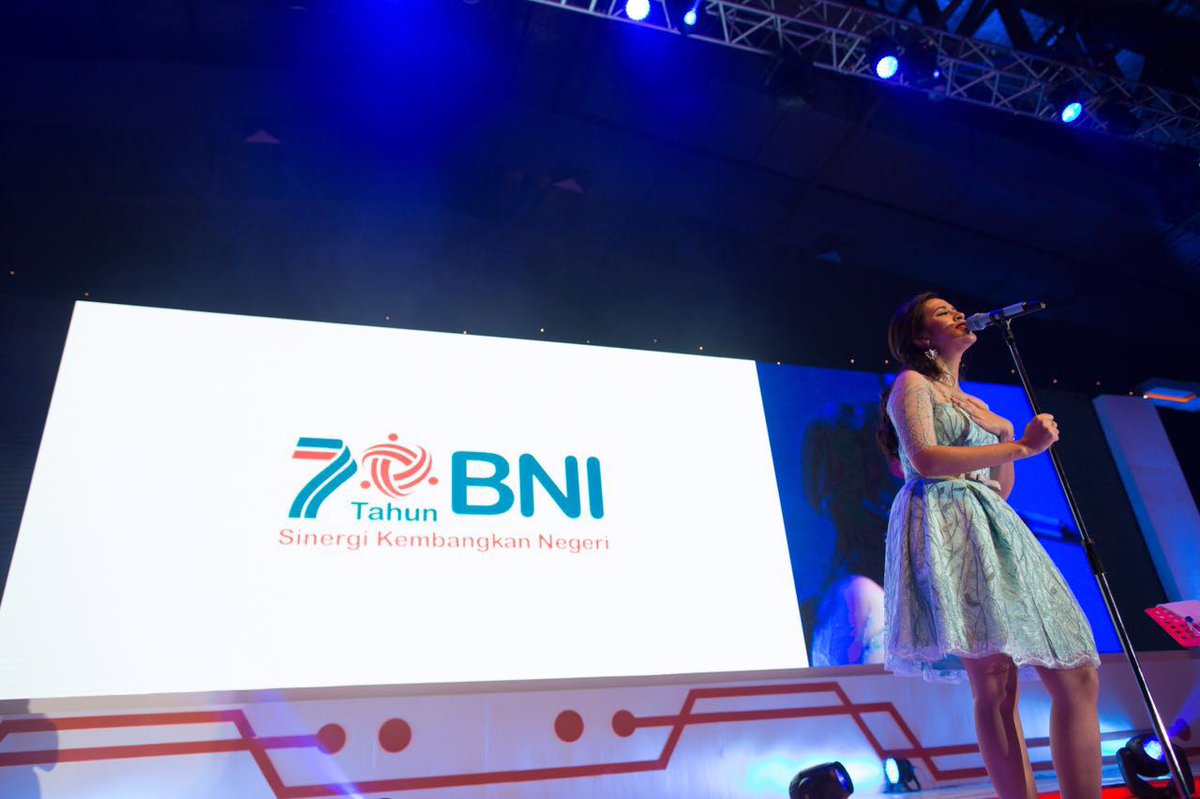 raisa6690's tweet photo. last sunday gig! seru bangeett! selamat ulangtahun ke 70 @BNI ! https://t.co/2XehrJ24ra