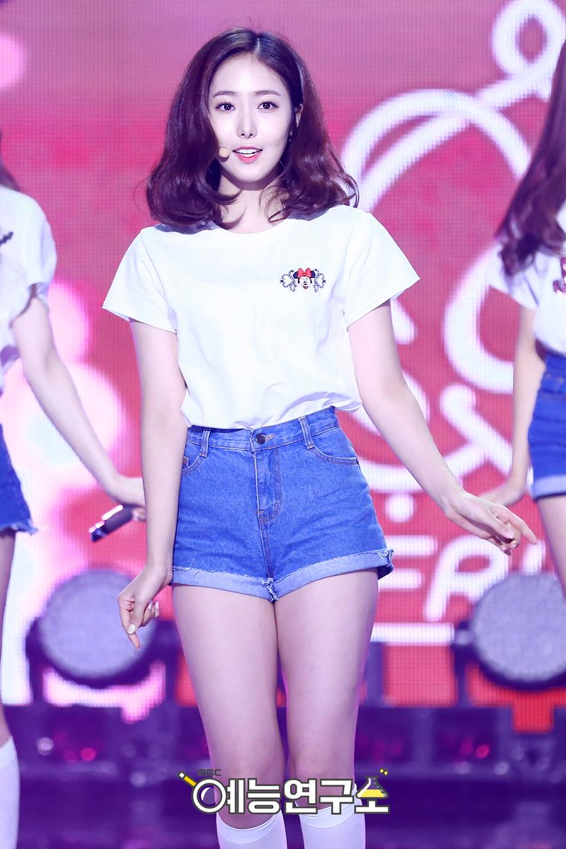 SinB_SG's tweet photo. [PIC] 160723 #GFRIEND performing Navillera on Music Core :: #SINB https://t.co/5AOb4bU4fw
