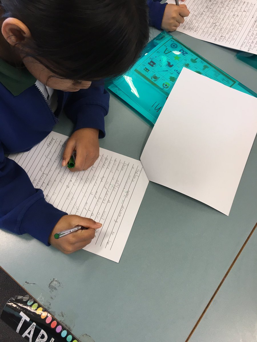 danyal_atra's tweet photo. Revising with our green pens making our writing grow like trees 🌳😊📝#PeerChecking @fairvaleps @jenn_arzapitian #1/2D https://t.co/dEKEpLPO3E