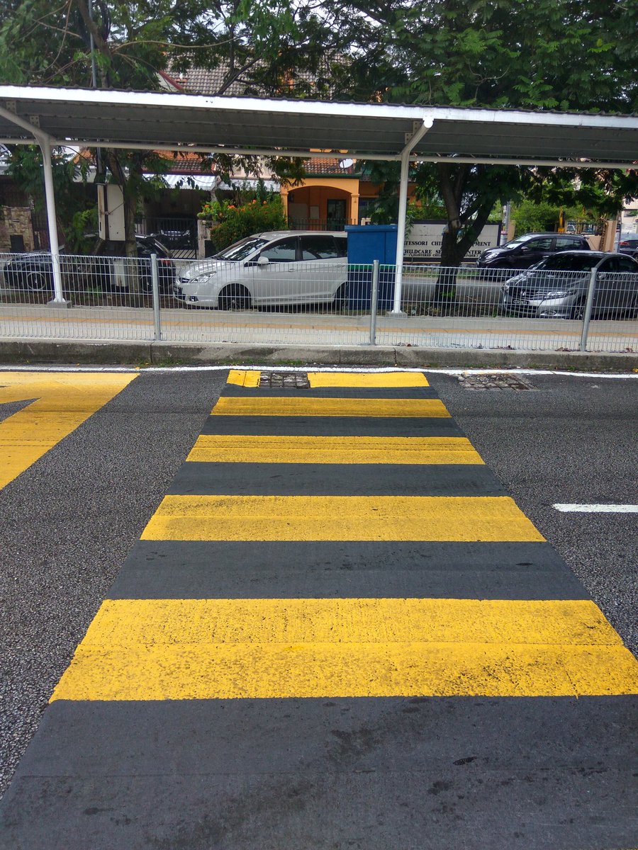 datukhensem's tweet photo. Who the fuck in MPSJ approved this. Stupid as fuck. https://t.co/MtwanYk8Bd
