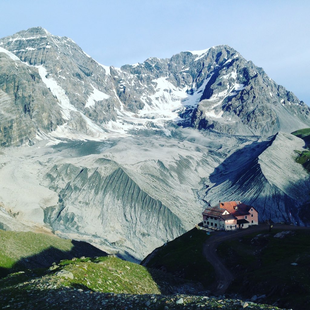 mallbeury's tweet photo. One of the best early morning runs I've ever done! Big and steep climb but so worth it! @6amCLUB @Trailburning https://t.co/qVW6t8A8aZ