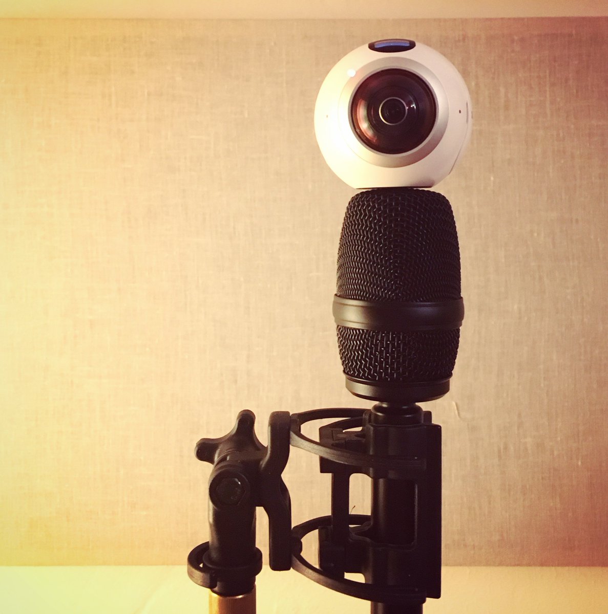 Aurelia3DSound's tweet image. Solution to the everlasting 360 audio/video mounting problem? 👁👂🏼😂  #vr #spatialaudio #mountingproblems #ambisonics