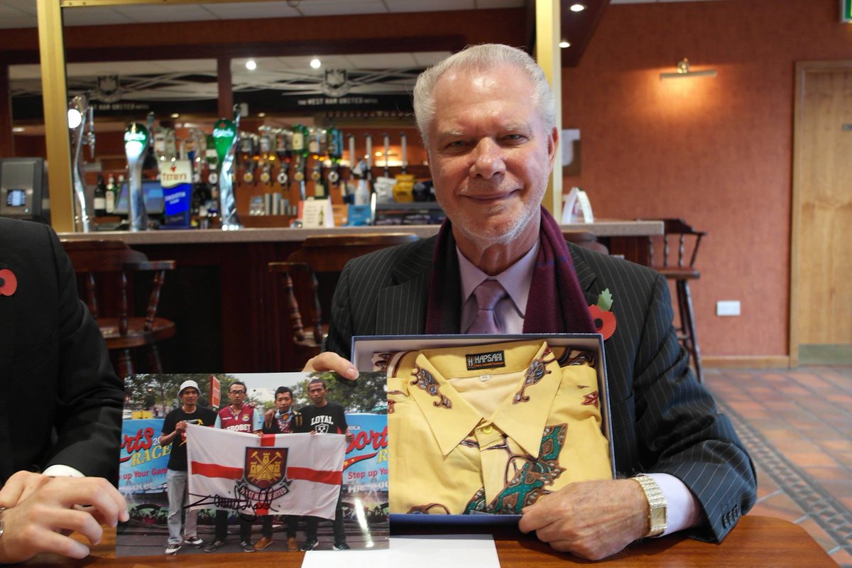 West Ham United is saddened by the passing of <a href="/WAHKAMU/">kuWi BOyo tuWO</a> - head of <a href="/DEPOKHAMMERS/">DCH</a> Supporters' Club in Indonesia #RIP ⚒